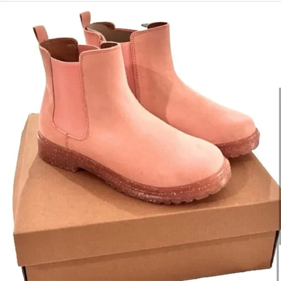 NWT- J. Crew Crewcuts- Girls Chelsea Boots in Sweet Rose. Size:4