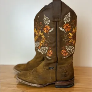 REYME SUNFLOWER FLORAL EMBROIDERED SIZE 6.5 BOOTS