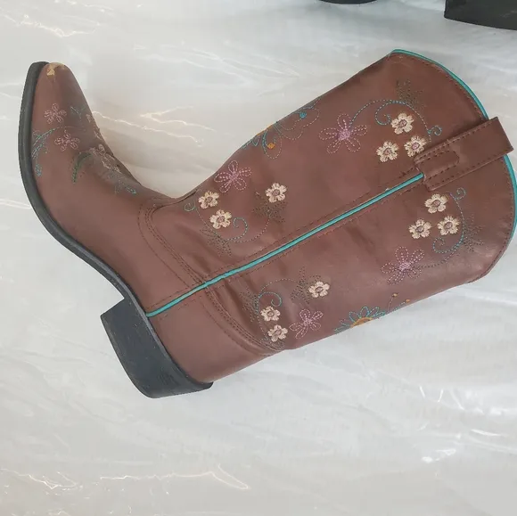 SHYANNE GIRLS Size 5 WESTERN BOOTS FLORAL EMBROIDERY Slip Toe Pre-Owned