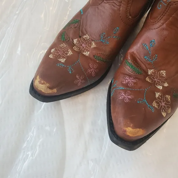 SHYANNE GIRLS Size 5 WESTERN BOOTS FLORAL EMBROIDERY Slip Toe Pre-Owned