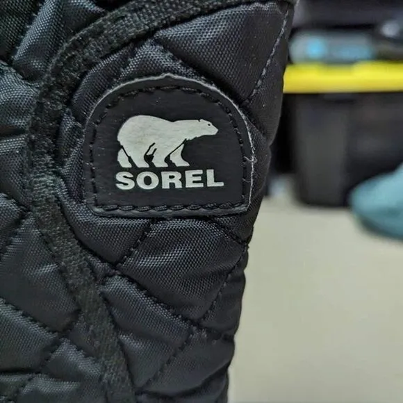 Sorel Cozy Cate Snow Boot‎ black Quilted Fur Trimmed Waterproof Lace Up- Size 8