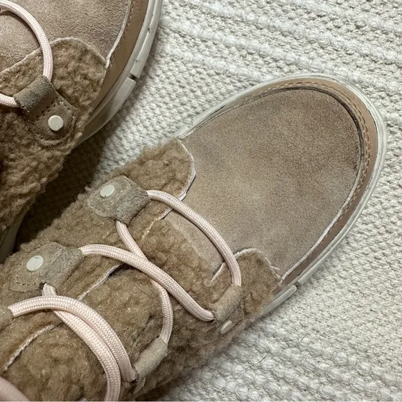 SOREL girls' tan Youth Explorer Cozy Canoe sherpa lace up boots 4