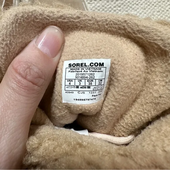 SOREL girls' tan Youth Explorer Cozy Canoe sherpa lace up boots 4