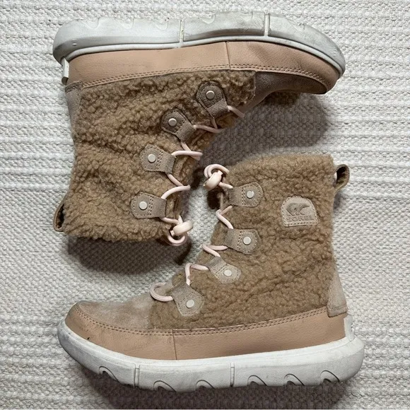SOREL girls' tan Youth Explorer Cozy Canoe sherpa lace up boots 4