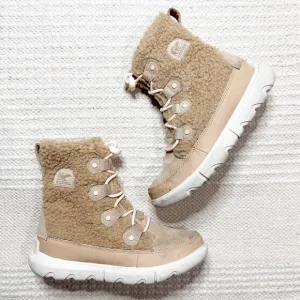 SOREL girls' tan Youth Explorer Cozy Canoe sherpa lace up boots 4