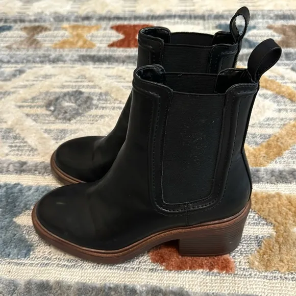 Steve Madden Curtsy Chelsea Boot
