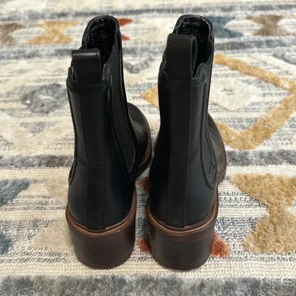 Steve Madden Curtsy Chelsea Boot