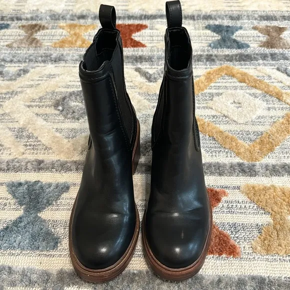 Steve Madden Curtsy Chelsea Boot