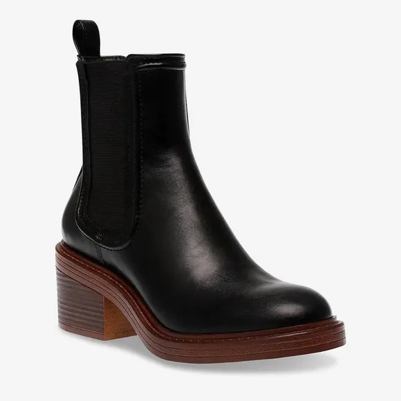 Steve Madden Curtsy Chelsea Boot