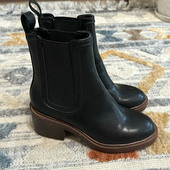 Steve Madden Curtsy Chelsea Boot