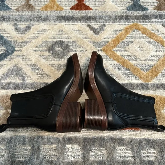 Steve Madden Curtsy Chelsea Boot