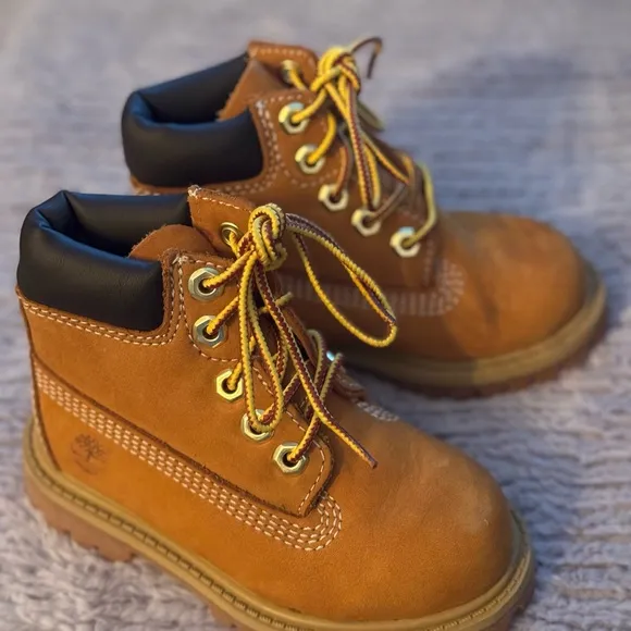 Timberland kids size medium 7  leather cold weather waterproof combat boots