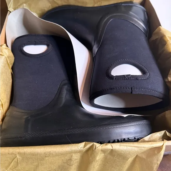 UGG Black Waterproof Boots Kex Size 4 New in Box