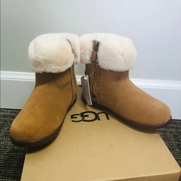 UGG boot with shearling trim size 9.5 NIB