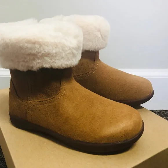 UGG boot with shearling trim size 9.5 NIB