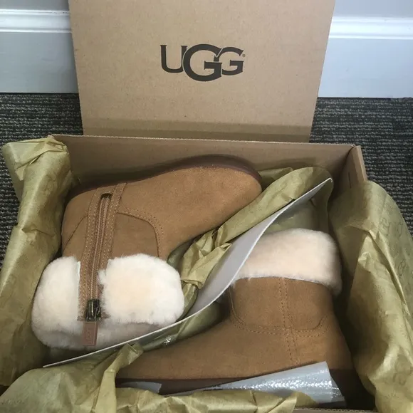 UGG boot with shearling trim size 9.5 NIB