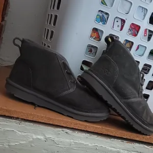 UGG Kids Grey Nuemels