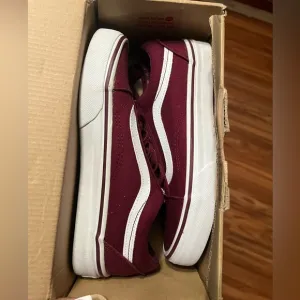 Vans Old Skool Burgundy/White Sneakers - SZ 5 Y- 6.5 W