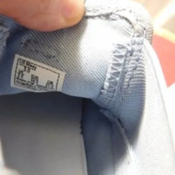 Vans Suede Blue Asher Mid Kids Size 3