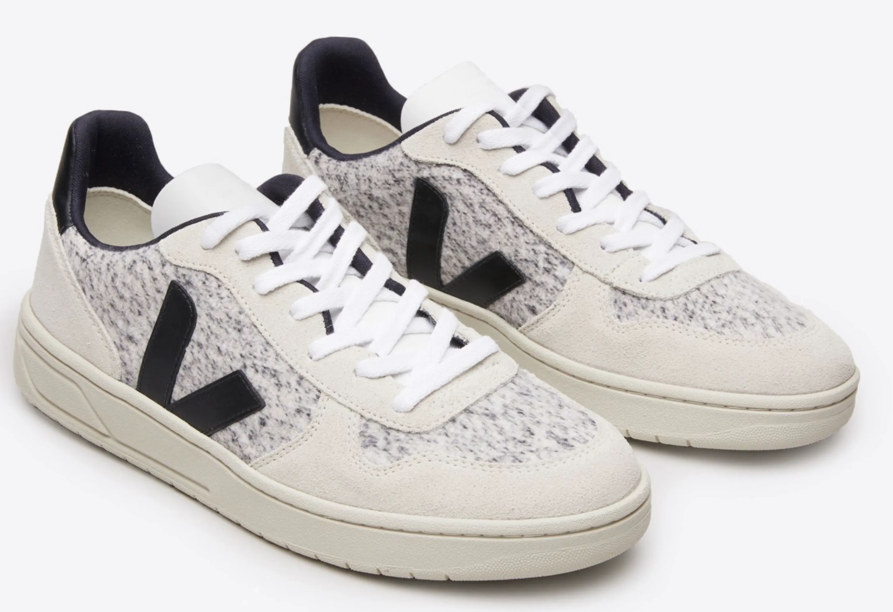 Veja Women's V-10 Flannel Snow Black