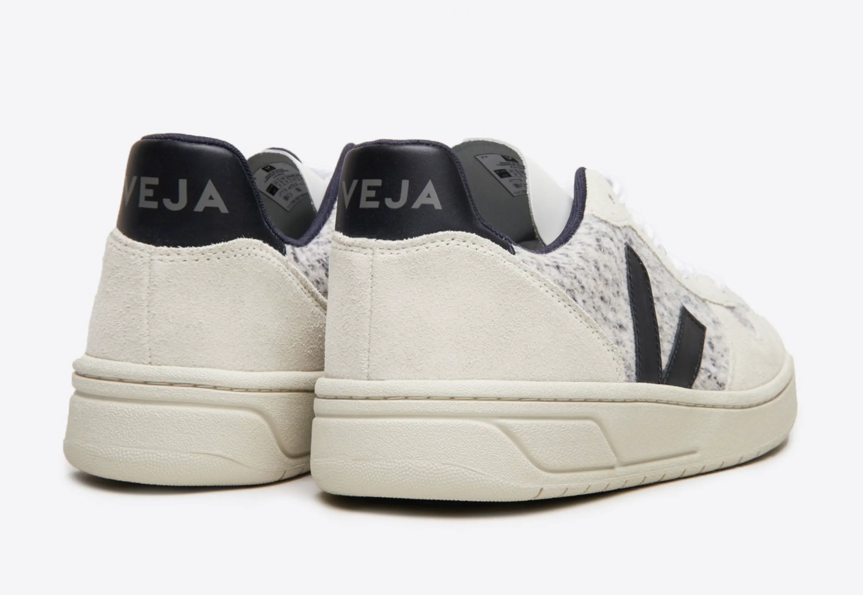 Veja Women's V-10 Flannel Snow Black