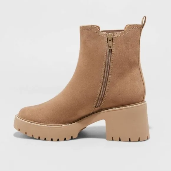 Women's Block Heel Chelsea Boots FauxSuede Memory Foam Size 9.5 NWT