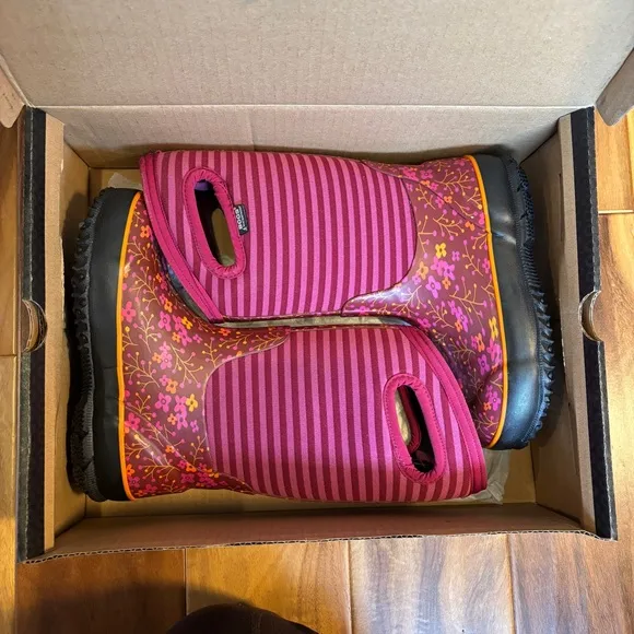 Youth size 13 Bogs, New In Box